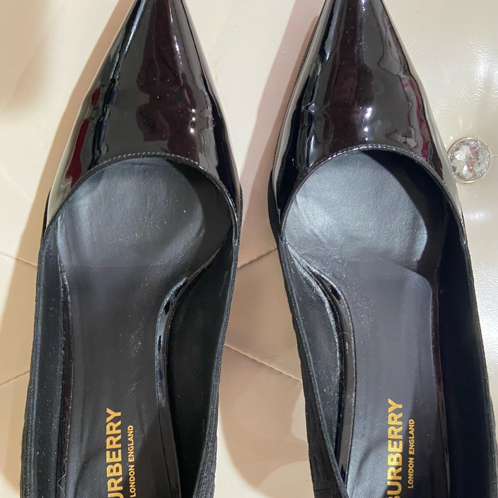 burberry label kitten heel